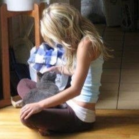 Meet your Posher, Mariam - Picture 1 of 1